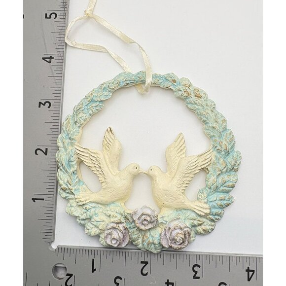 Vintage Kissing Doves Christmas Tree Ornament Floral Wreath Peace Romance Love - Picture 3 of 6